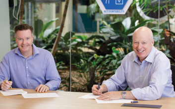 Paul Simshauser and Dr Andrew Johnson signing partnership
