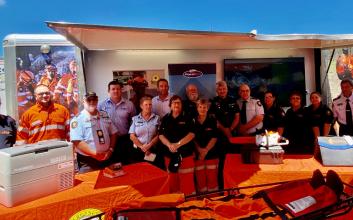 SES volunteers, Minister and Powerlink representatives